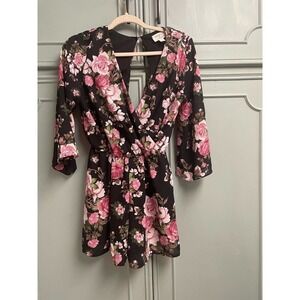 Everly floral romper shorts Small  summer dressy casual